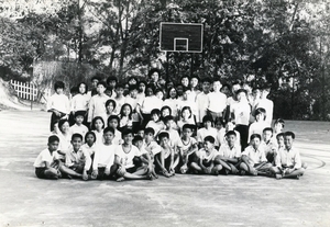 七十至八十年代志莲小学学生参加户外活动