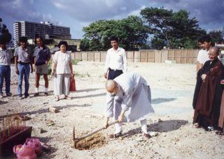 宏勋法师为志莲安老院地基工程动土