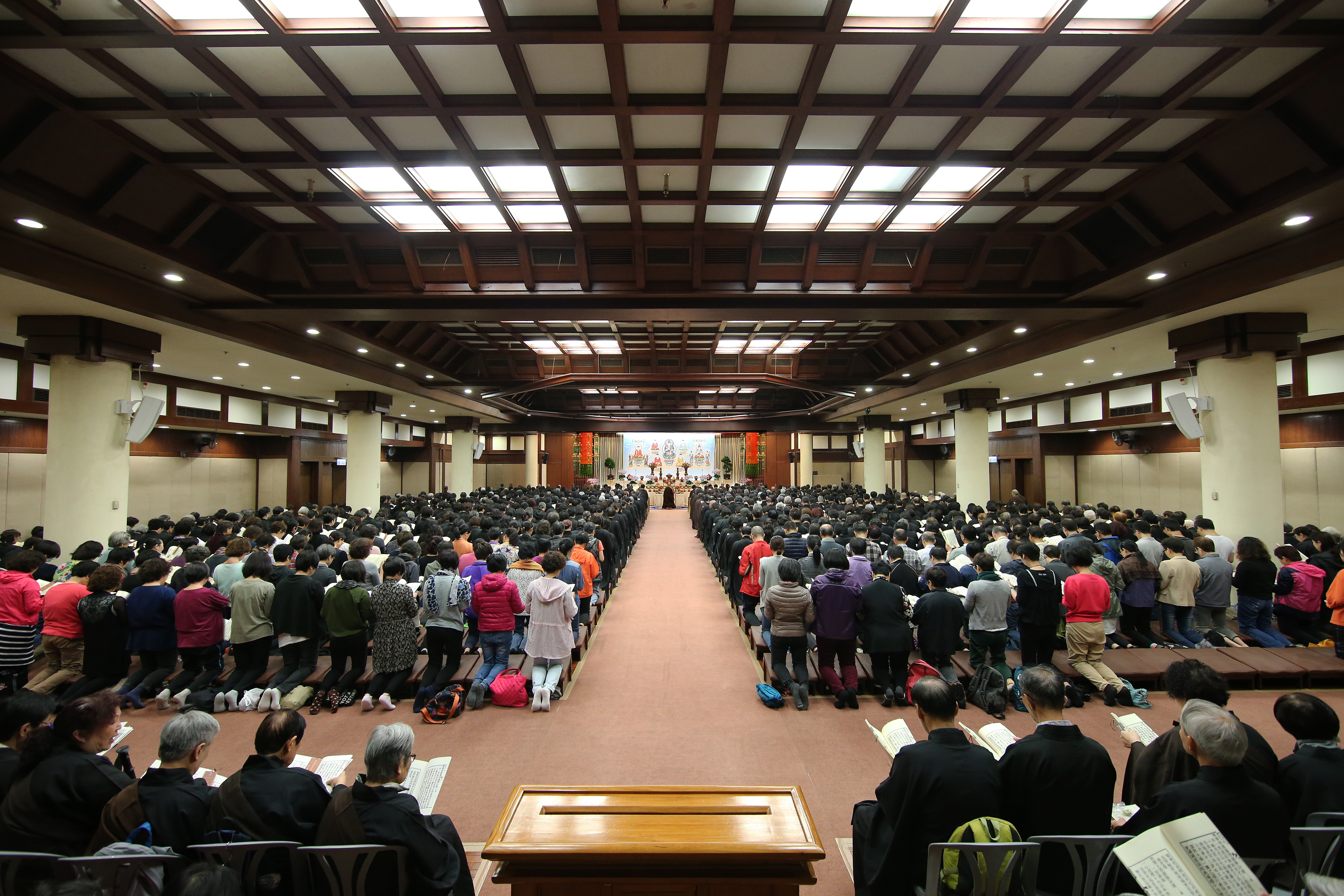 礼慈悲三昧水忏法会仪式中

