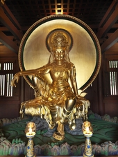 观自在菩萨(木雕贴金)
