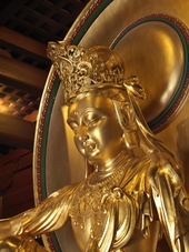 观自在菩萨(木雕贴金)