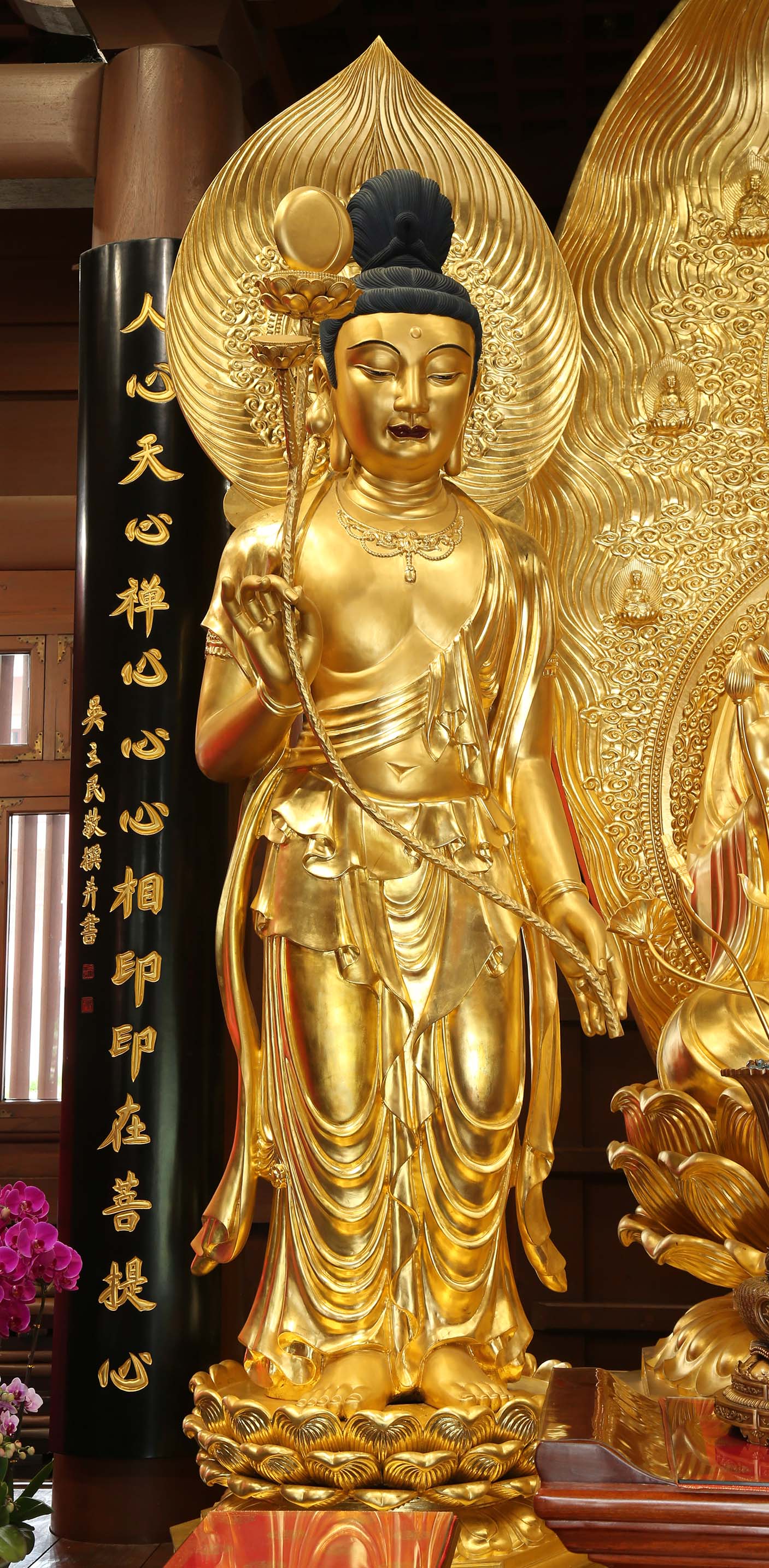胁侍(月光)菩萨